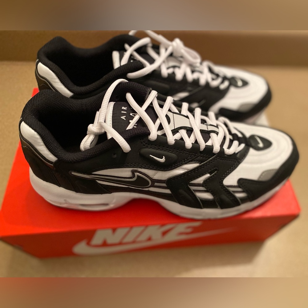 Nike Air Max 96 II
Black White SIZE 11